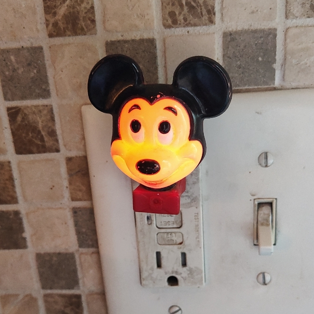 Mickey Mouse Night Light - Picture 7 of 7